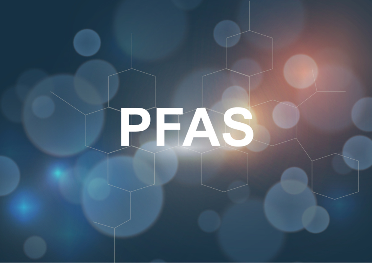 Headerbild TÜV SÜD: "PFAS – eine Herausforderung für den Handel"