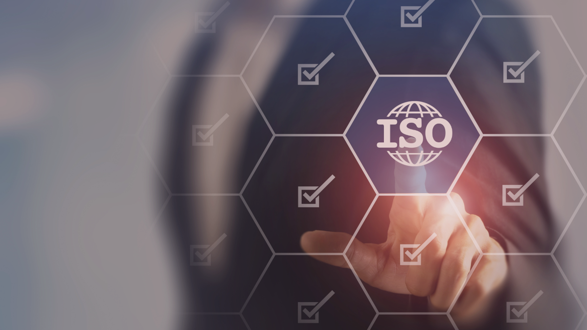 Headerbild dekodi: "Sicher handeln – souverän agieren: Risiken mit der ISO 27001 systematisch managen"